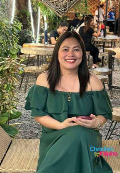 Turn on Images to See Roselyn's Profile Picture